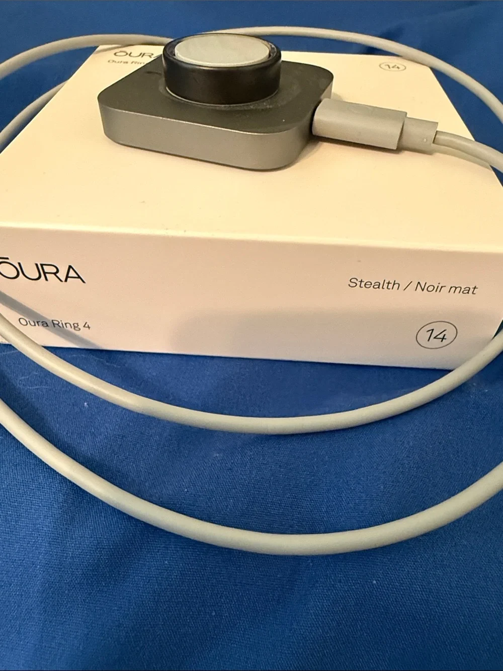 Oura Ring 4 and Charging Dock in Stealth Gray